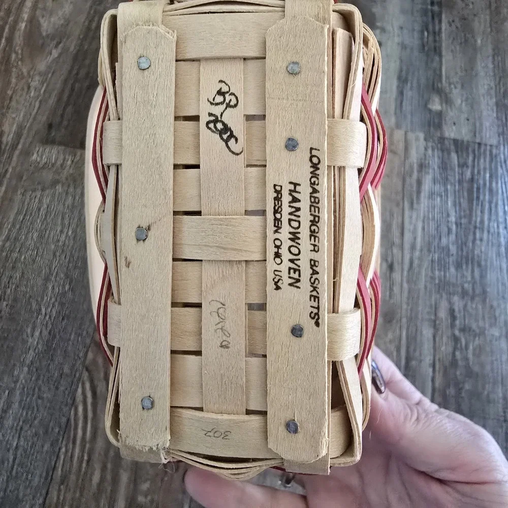 Longaberger 2001 Hostess Appreciation Basket  &  Protector‎